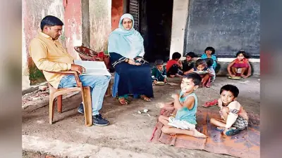 Chatra News: बारिश में घर ध्वस्त, दूसरे के घर में रहने को विवश परिवार के सदस्य