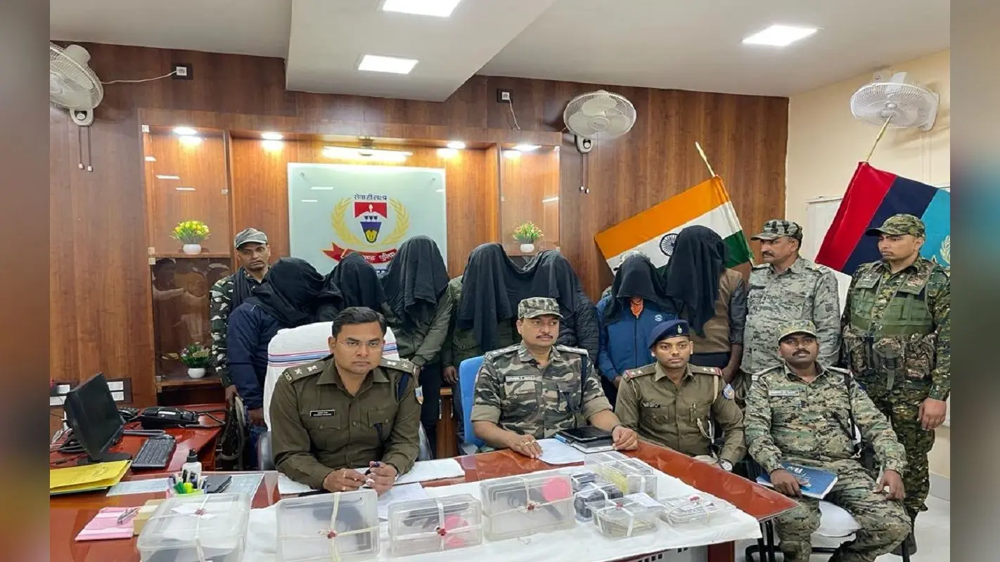कोयला व्यवसायी के घर फायरिंग मामले का खुलासा, TPC सबजोनल कमांडर समेत 7 नक्सली अरेस्ट, हथियार बरामद