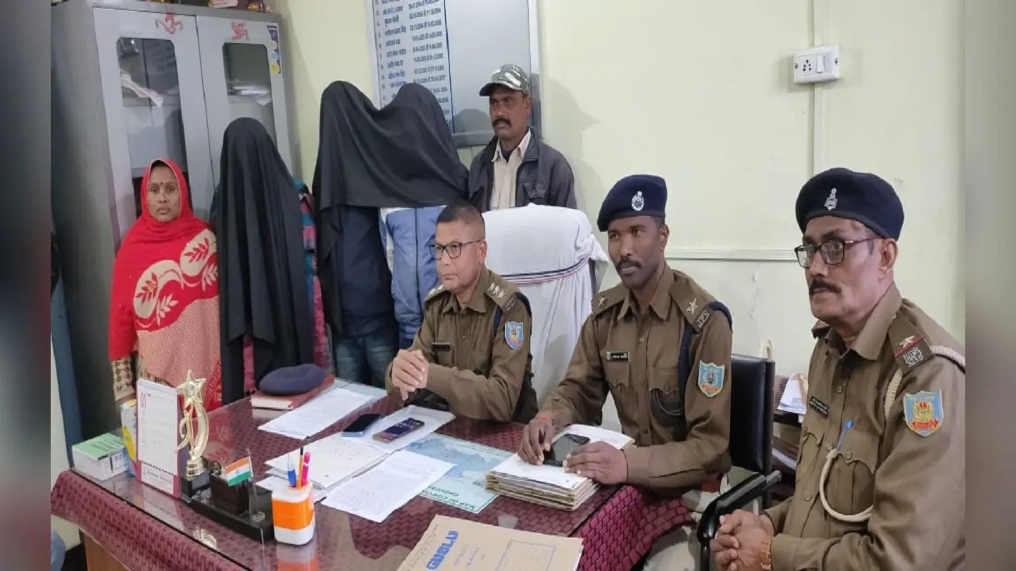 Jharkhand: कारोबारियों को धमकी-भरा मैसेज भेजने के आरोप में खूंटी से पति-पत्नी समेत तीन PLFI नक्सली अरेस्ट