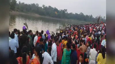 बुंडू में छठवर्तियों ने डूबते और उगते सूरज को दिया अर्घ, परिवार की सुख शांति के लिए की कामना