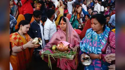 Chhath Puja 2024: आज खरना पूजा के साथ शुरू होगा व्रतियों का 36 घंटे का निर्जला उपवास, अस्ताचलगामी भगवान सूर्य को अर्घ्य कल