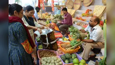 Chhath Puja 2022: छठ महापर्व शुरू, खरना आज, बाजार में खरीदारों की उमड़ी भीड़, देखें फोटो