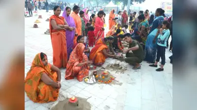 Chhath Puja: खरना पूजा के साथ 36 घंटे का निर्जला व्रत शुरू, रविवार को डूबते सूर्य को दिया जाएगा अर्घ्य