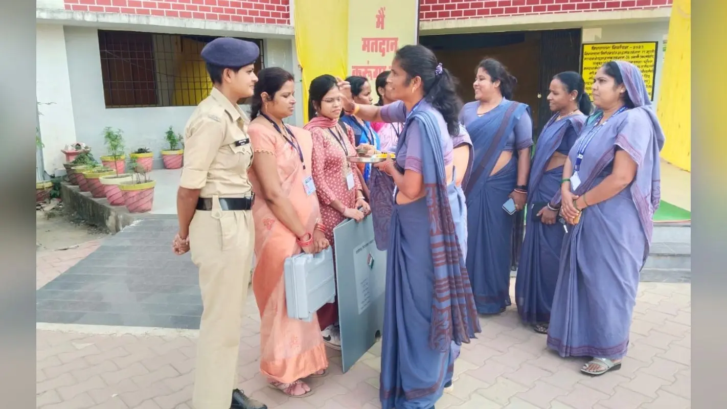 PHOTOS: छत्तीसगढ़ विधानसभा चुनाव के पहले चरण में देखते ही बन रहा है वोटर्स का उत्साह