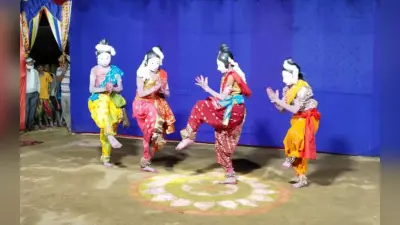 झारखंड : सरायकेला में 60 बाल कलाकारों ने छऊ नृत्य के जरिये बांधा समां, हौसला बढ़ाने पहुंचे सैकड़ों लोग