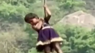 देवघर रोपवे हादसा : 24 घंटे तक ट्रॉली में लटकते 34 लोगों को किया गया रेस्क्यू, 13 लोग अब भी फंसे
