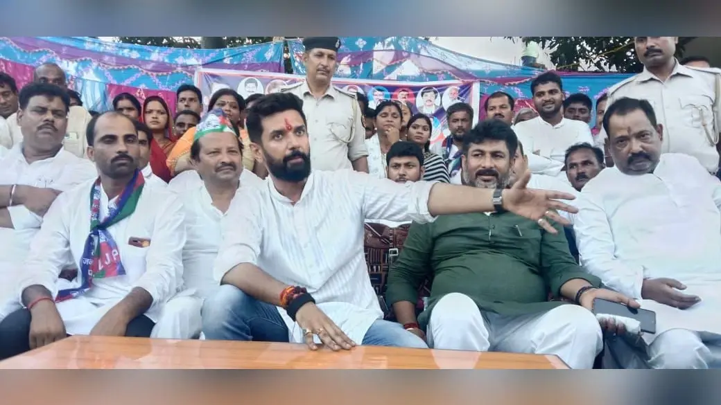 ‘जहरीली शराब पीने से चली गई आंखें, अब लेना पड़ रहा है जमानत’, बेतिया में चिराग पासवान का नीतीश सरकार पर अटैक