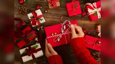 Christmas Gift Ideas: इस क्रिसमस 1000 रुपये से भी कम में खरीदें सजावट का सामान, यहां से लें आइडिया