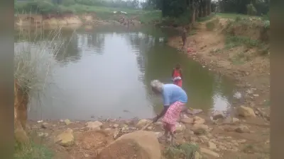 कोल्हान के चुम्बुरु का देखिए जुनून, पड़ोसी ने पानी लेने के लिए किया मना, तो अकेले ही खोद डाला तालाब