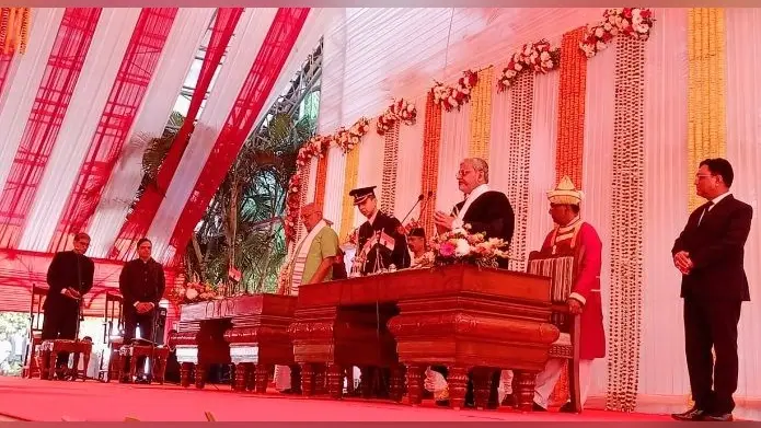 Photos: झारखंड हाईकोर्ट के 14वें चीफ जस्टिस बने संजय कुमार मिश्र, राज्यपाल सीपी राधाकृष्णन ने दिलायी शपथ
