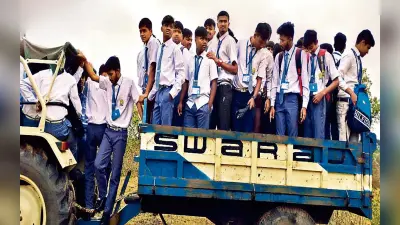 झारखंड : जान जोखिम में डालकर एक टैक्टर पर परीक्षा देने गये 52 परीक्षार्थी, प्रशासन गंभीर