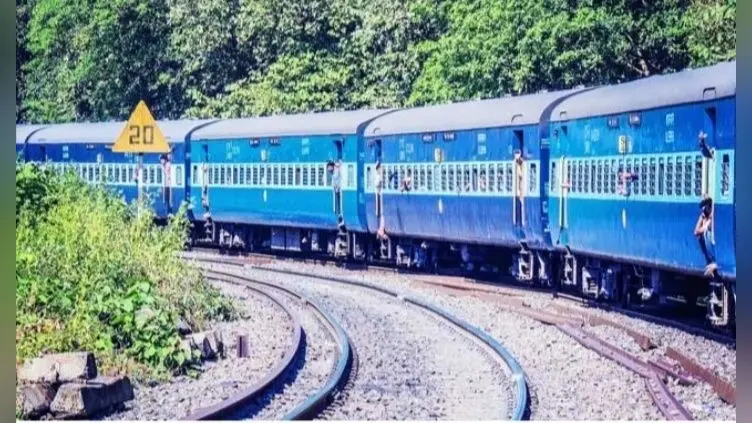 IRCTC/Indian Railways News : टाटानगर स्टेशन और चक्रधरपुर डिवीजन में सात पैसेंजर ट्रेनों के परिचालन को रेलवे बोर्ड ने दी हरी झंडी, पढ़िए लेटेस्ट अपडेट