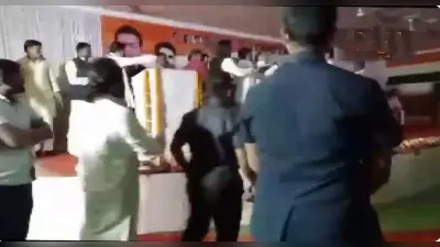 कांग्रेस के कार्यकर्ता सम्मेलन में बवाल, वक्ता को मंच से धक्का दिया, बोलने से रोका