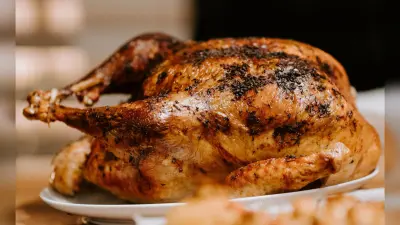 Shocking News: महिला ने किया Fried Chicken का आर्डर, लेकिन जब डब्बा खोला तो अंदर से निकला Fried तौलिया, शिकायत पर कंपनी ने कही ये बात