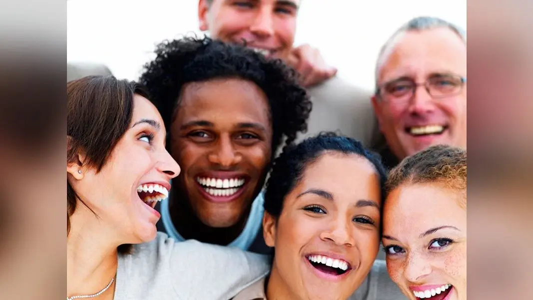 Laughter therapy: तनाव, ब्लड प्रेशर को कंट्रोल करने में कारगर है लाफ्टर थेरेपी, जानें इसके फायदे