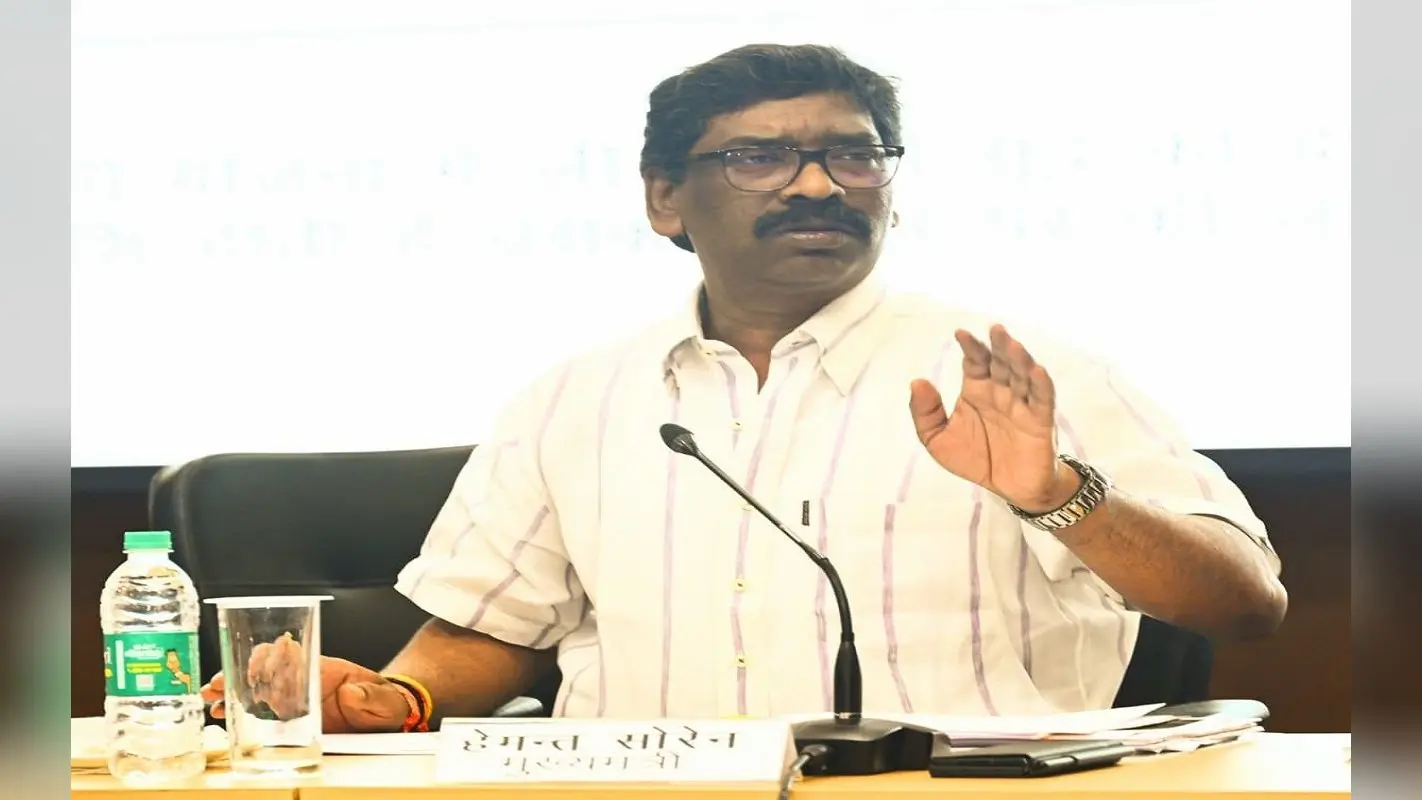 जमीन का कराएं सर्वे, जमीन से जुड़े केस का Court लगाकर करें निबटारा, सीएम Hemant Soren ने दिया निर्देश