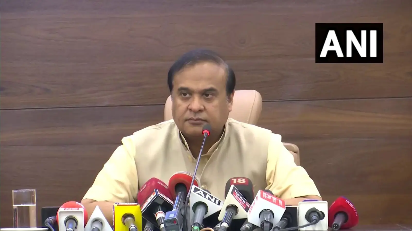 ‘हम बाढ़ के लिए चीन, भूटान को दोष नहीं देते’, हिमंत बिस्वा सरमा का केजरीवाल पर निशाना
