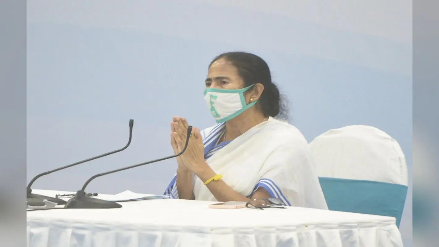 ममता बनर्जी ने की सात सीटों पर जल्द उपचुनाव की मांग, राज्य में कोरोना संकट नियंत्रित होने का दिया हवाला