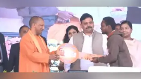 Varanasi: सीएम योगी बोले- अब ट्रिपल इंजन सरकार की जरूरत, निकाय चुनाव में PM मोदी का सपना करें साकार