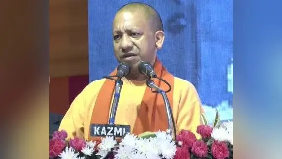 UP Diwas: सीएम योगी आदित्यनाथ बोले- यूपी में जन्म लेना गौरव की बात, दंगों के बजाय बन रहा एक्सपोर्ट प्रदेश…