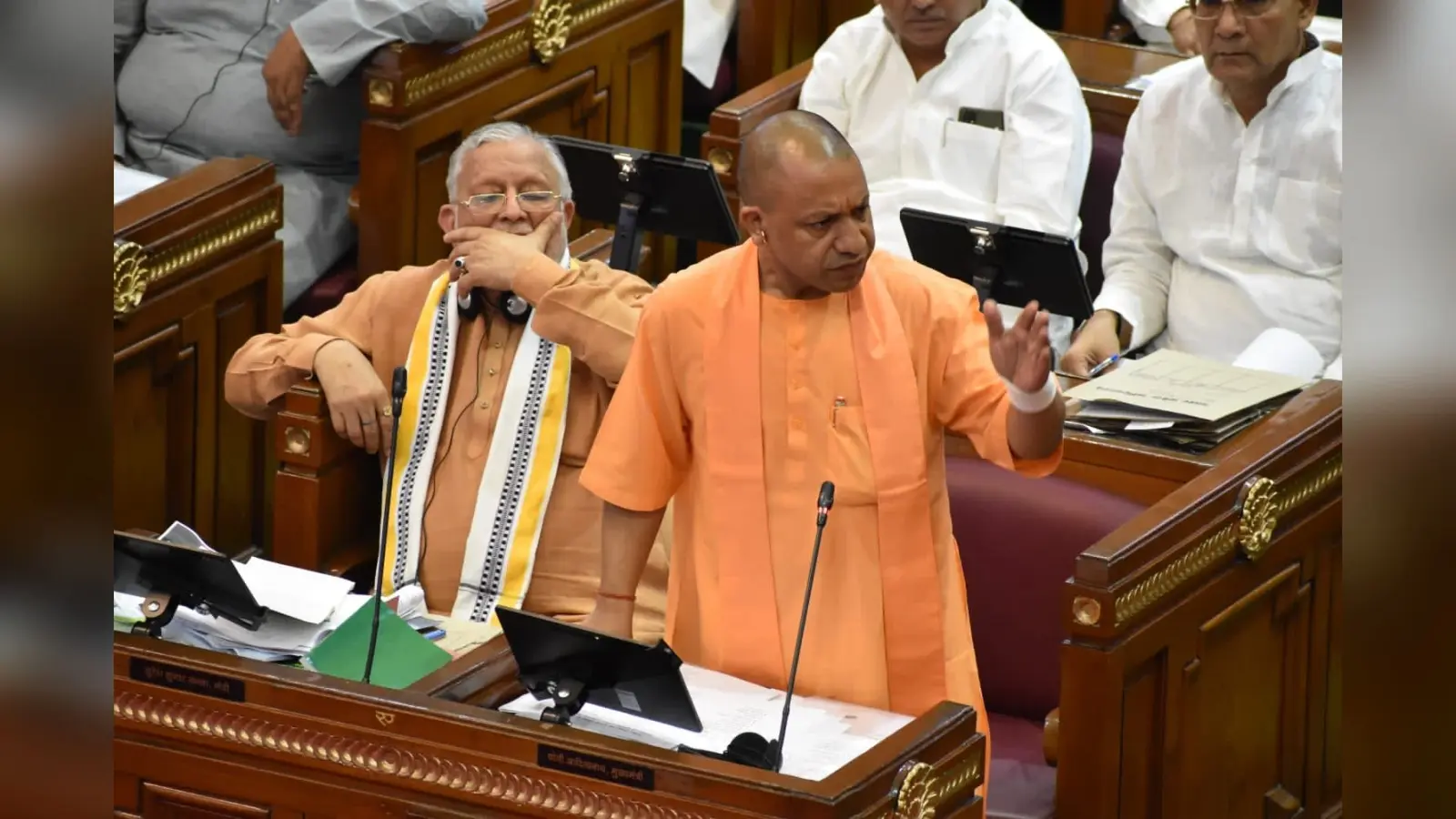 सीएम योगी आदित्यनाथ ने 332 आबकारी आरक्षियों को दिए नियुक्ति पत्र, दावा- जेल में बंद हैं शराब माफिया