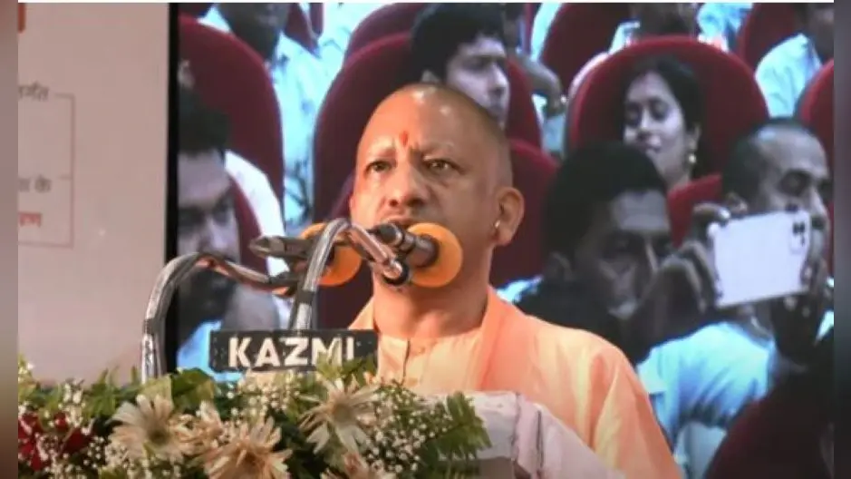 UP: विकास में अव्वल ग्राम पंचायतों को सीएम योगी आदित्यनाथ ने किया सम्मानित, बोले- हाथ फैलाने की ना आए नौबत