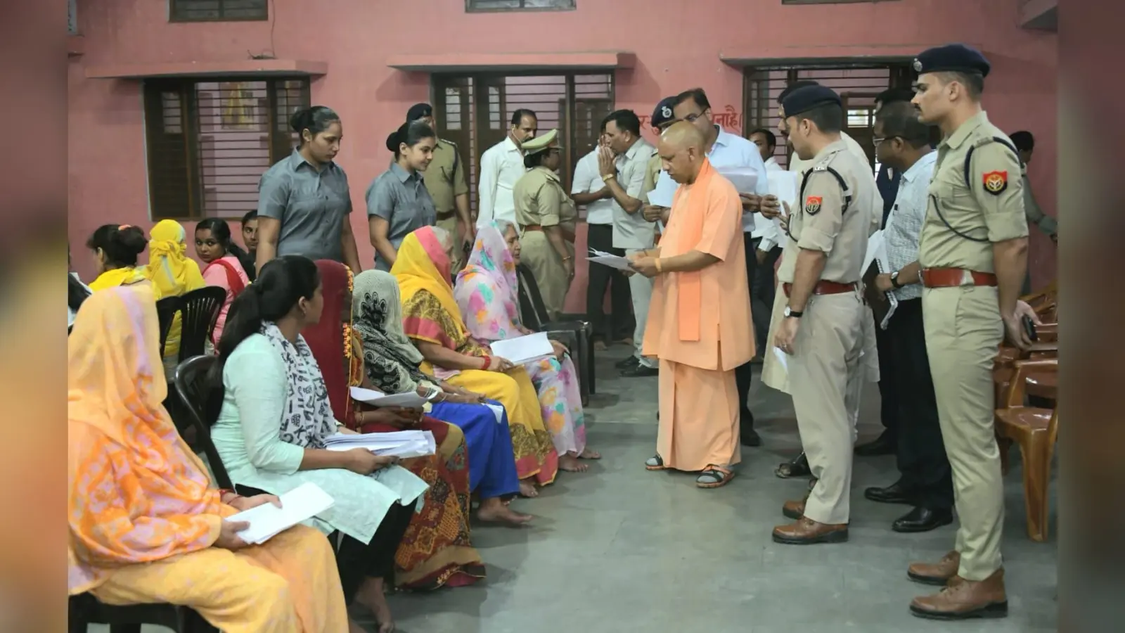 गोरखपुर में सीएम योगी आदित्यनाथ के जनता दरबार में पहुंचा बकरी की हत्या का मामला, जांच का किया वादा
