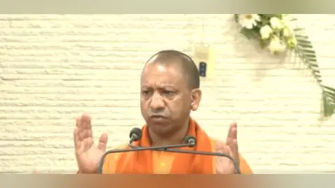 कोरोना काल में दिवंगत 53 पत्रकारों के परिजनों को मिला CM योगी का साथ, 5.30 करोड़ के दिए चेक, ये घोषणा की..