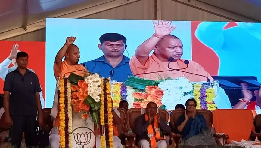 कर्नाटक में गरजे यूपी सीएम योगी आदित्यनाथ, बोले विकास नहीं, विभाजन करते हैं कांग्रेस व जेडीएस