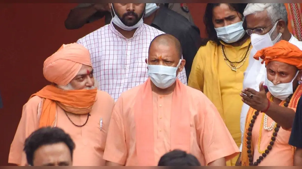 Varanasi News: पीएम मोदी के वाराणसी दौरे को लेकर सीएम योगी अलर्ट, सुरक्षा के पुख्ता इंतजाम