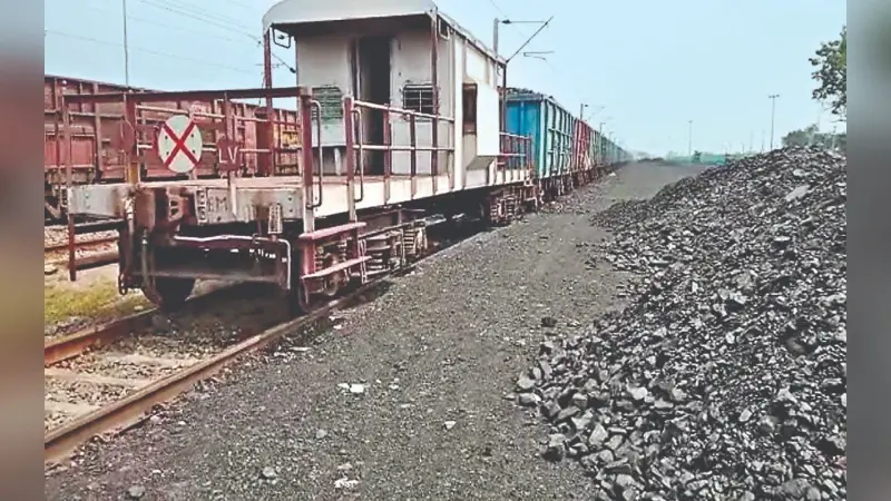 Jharkhand: पुलिस संरक्षण में चल रहा लातेहार में कोयले का काला धंधा, नेता सहित उग्रवादी समर्थक शामिल