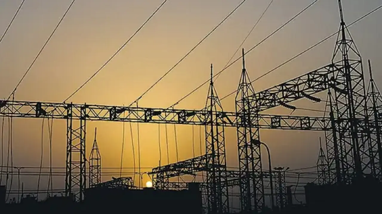 Power Crisis: दूर होगा बिजली संकट, विद्युत इकाइयां फिर होंगी शुरू, बंद खदानों से निकाला जाएगा कोयला