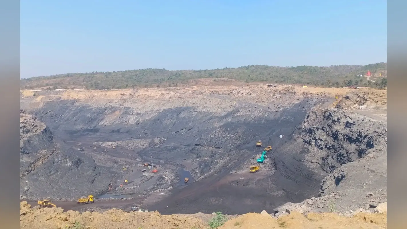 महानदी कोल फिल्ड लिमिटेड में होलपैक ने बोलेरो को मारी टक्कर दो अधिकारियों की मौत, चार गंभीर