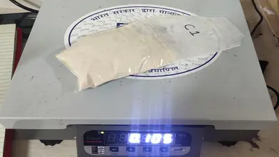 Cocaine Smuggling: मुंबई एयरपोर्ट से 9.8 करोड़ रुपये की कोकीन जब्त, न्यायिक हिरासत में भेजा गया तस्कर