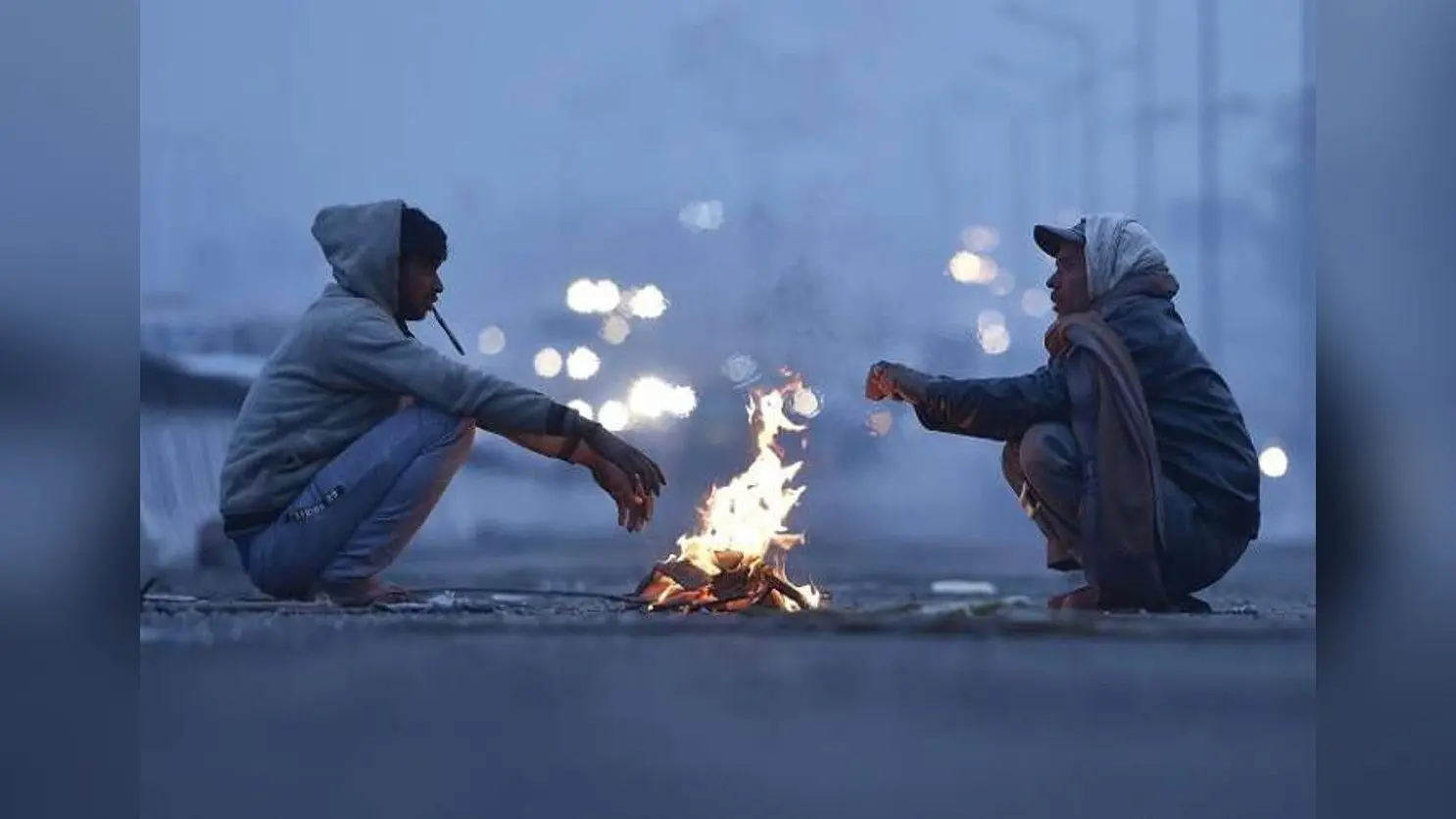 UP Weather Update: यूपी में सर्द हवाओं ने बढ़ाई ठिठुरन, कोहरे से हल्की राहत, जानें आज का वेदर अपडेट