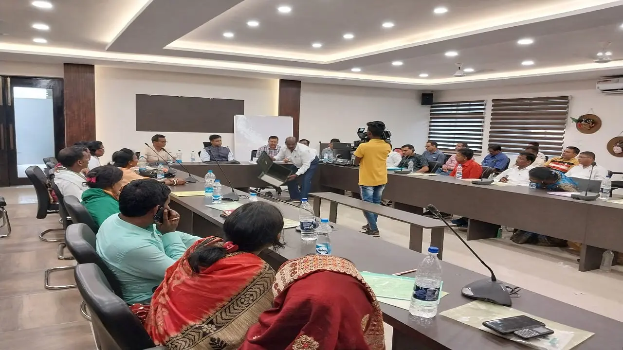 Jharkhand News: सरायकेला के नये जिला परिषद अध्यक्ष सोनाराम बोदरा व उपाध्यक्ष मधुश्री की ये है प्राथमिकता