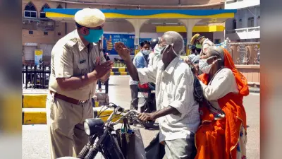 भारत में तीसरे फेज में पहुंचा कोरोना ! नयी रणनीति बनाने में जुटी सरकार