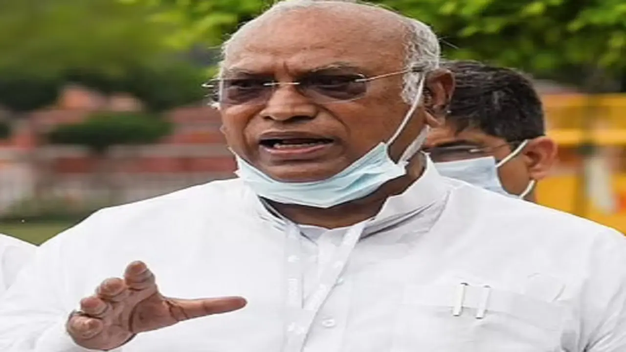 Monsoon Session 2021: मल्लिकार्जुन खड़गे ने बुलाई विपक्षी दलों की बैठक, महंगाई समेत इन मुद्दों पर होगी चर्चा
