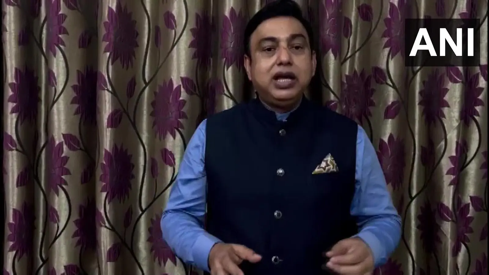 गोवा में कांग्रेस को बड़ा झटका, 8 विधायक BJP में शामिल, ‘कांग्रेस छोड़ो, बीजेपी को जोड़ो’ का दिया नारा