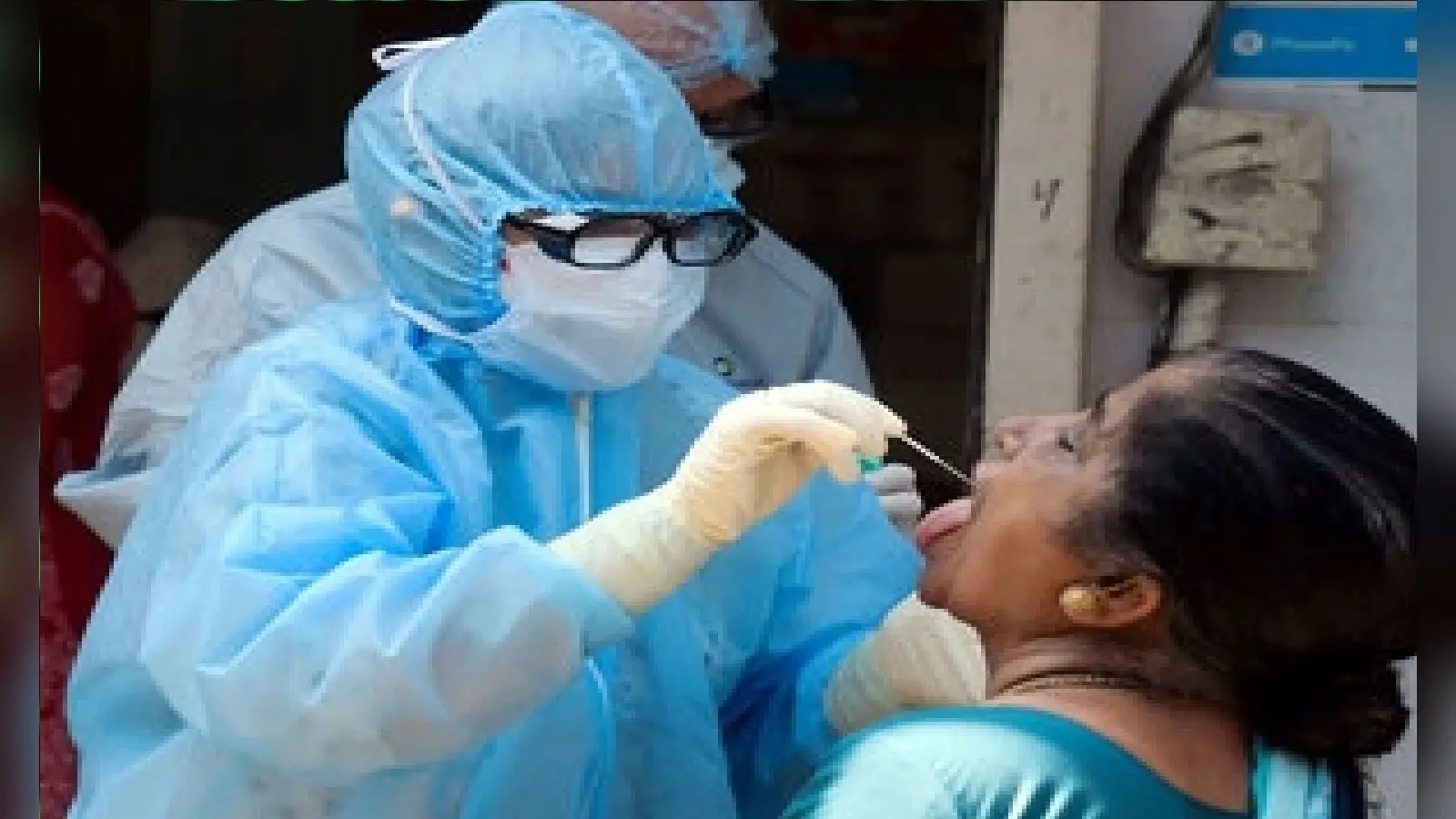 CoronaVirus Cases Today : 10 दिनों में कोरोना संक्रमण का आंकड़ा दोगुना, पिछले 24 घंटे में संक्रमण के करीब 2 लाख नये मामले