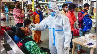 दिल्ली में कोरोना की तेज रफ्तार बढ़ा सकती हैं पाबंदियां, रेस्टोरेंट में बैठकर खाने पर रोक