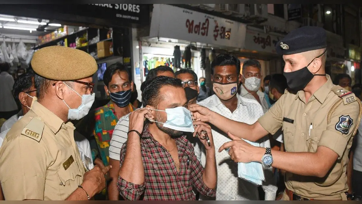 Omicron Cases in India: देश में ओमिक्रॉन संक्रमितों की संख्या 200 पहुंची, महाराष्ट्र-दिल्ली में 54-54 केस