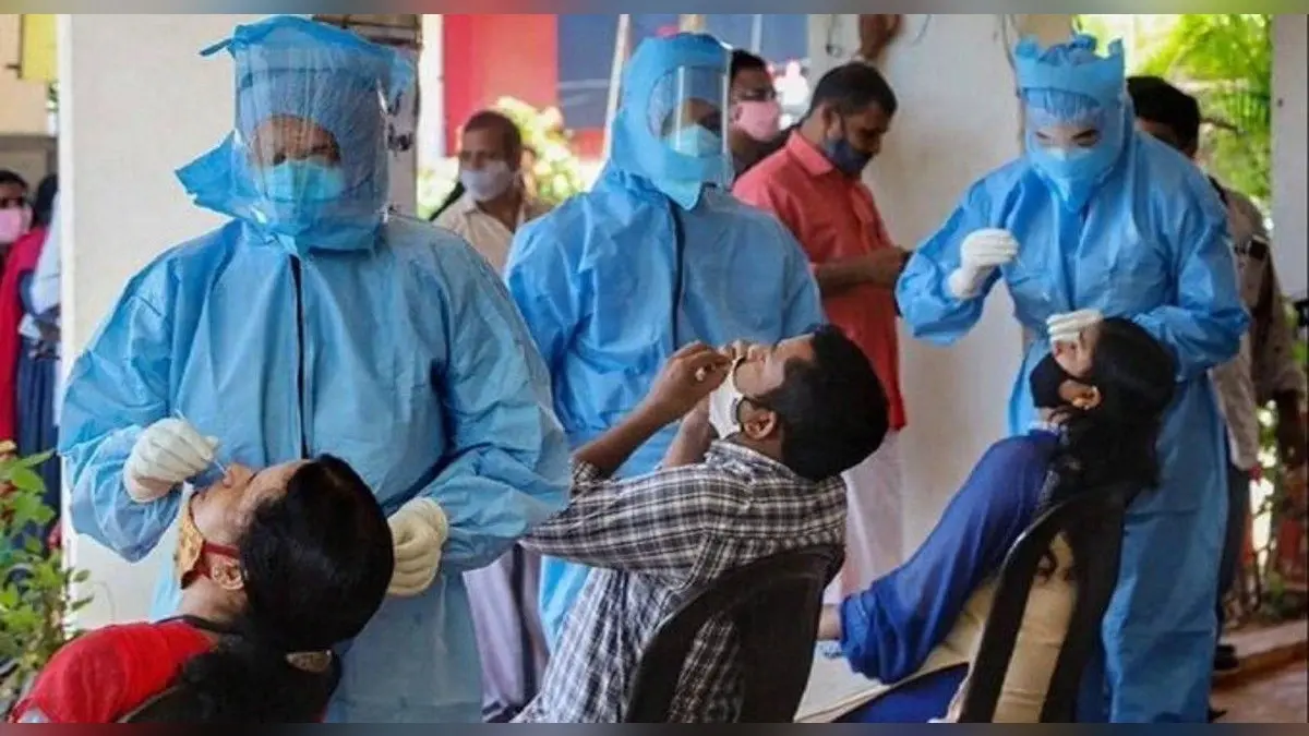 Coronavirus: ओमिक्रॉन के खौफ के बीच डरा रहे हैं कोरोना के ताजा मामले, रिकवरी से ज्यादा संक्रमितों की संख्या