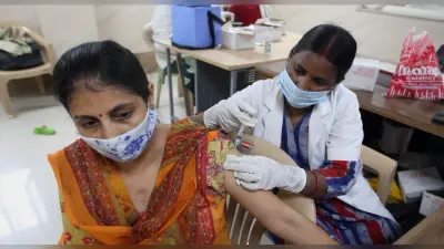 कोलकाता में 3 अगस्त से मिलेगी कोरोना वैक्सीन की दूसरी डोज, बुजुर्गों-दिव्यांगों को घर में लगेगा टीका