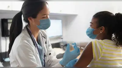 भारत के 40 करोड़ बच्चों को कोरोना टीका के लिए अभी और करना होगा इंतजार, कीमत पर छिड़ा है विवाद
