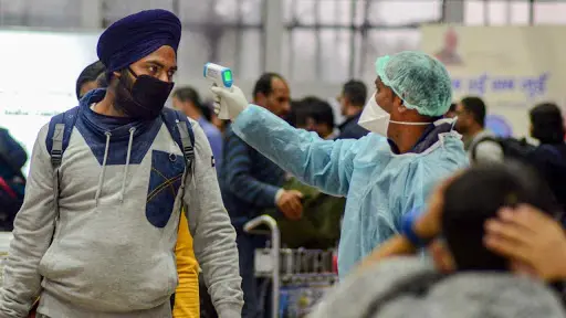 भारत पहुंचा कोरोना का दक्षिण अफ्रीकी स्ट्रेन, युवाओं के लिए है ज्यादा खतरनाक, मोदी सरकार उठा सकती है ये कड़े कदम