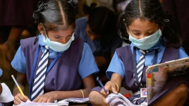 School Reopen: UP में कल से खुलेंगे स्कूल, बच्चों को भेजने से पहले जान लें ये बातें