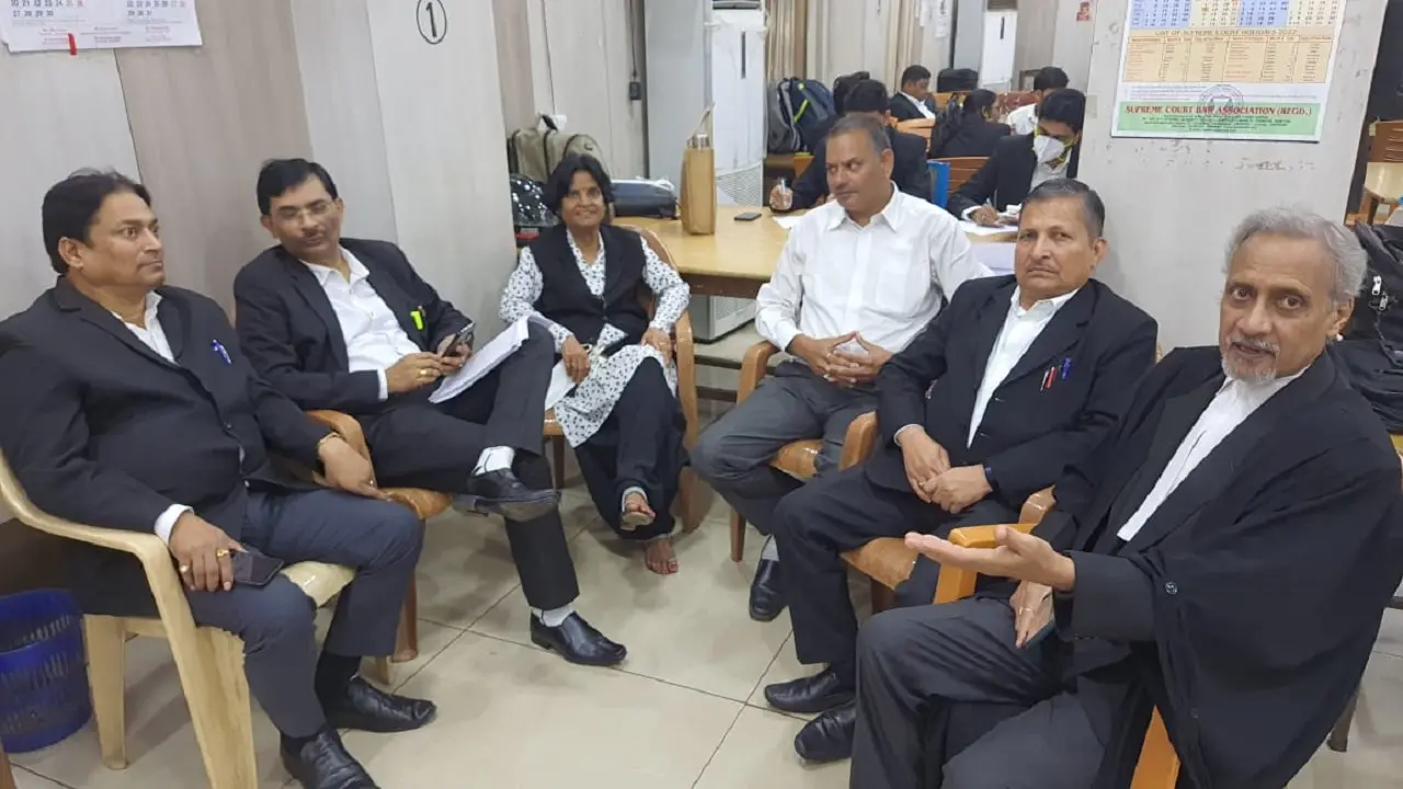 झारखंड में Court Fee में वृद्धि का विरोध, लगाया काला बिल्ला, 35 हजार अधिवक्ता न्यायिक कार्यों से अलग