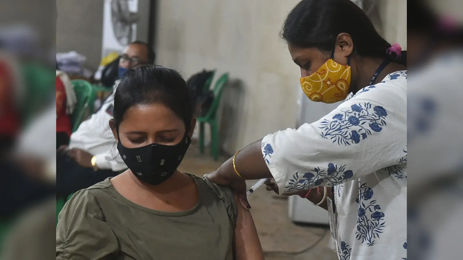 ऑनलाइन ठगी: बूस्टर डोज लेने के चक्कर में कहीं आपका बैंक अकाउंट ना हो जाए खाली, जान लें बात