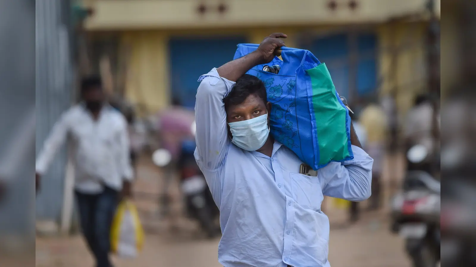 Coronavirus : त्योहारों के दौरान कोरोना से बचाव संबंधी जरूरी कदम उठाएं राज्य, केंद्रीय गृह सचिव ने लिखा खत